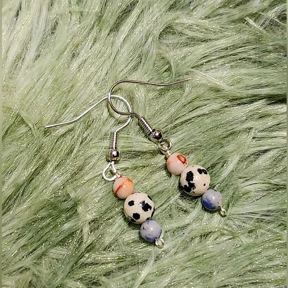 Elegant Multicolor Beaded Earrings - Picture 4 of 4